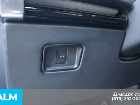 Used 2023 Land Rover Range Rover SE image 12