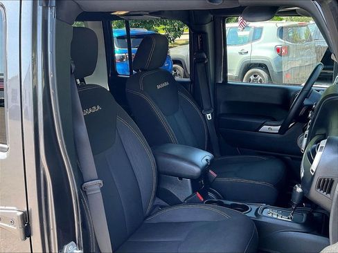 Used 2018 Jeep Wrangler Unlimited Sahara AWD/4WD image 11