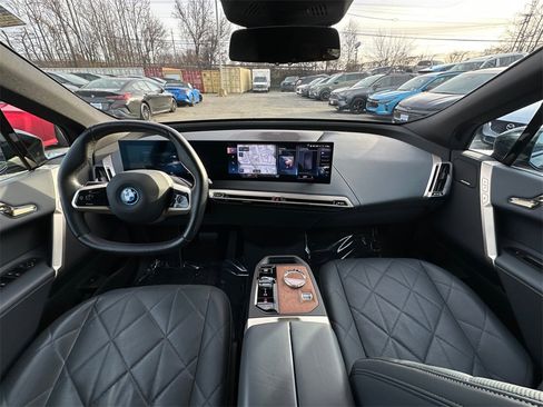 Used 2023 BMW iX xDrive50 w/ Premium Package image 26