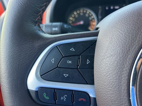Used 2017 Jeep Renegade Latitude w/ Safety & Security Group FWD image 40