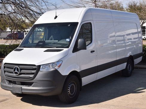Used 2025 Mercedes-Benz Sprinter 2500 image 2
