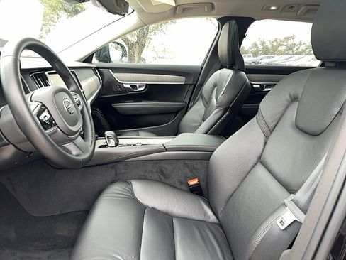 Certified 2023 Volvo V90 B6 Cross Country Plus image 13