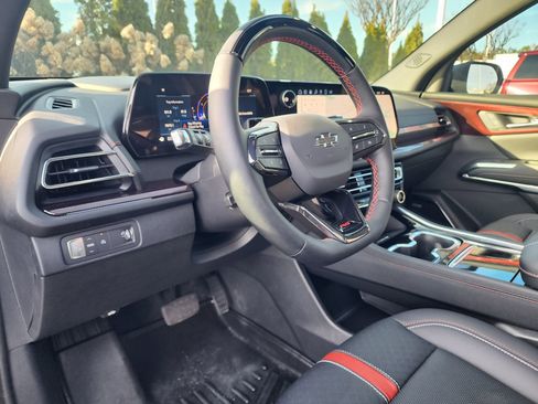 Used 2025 Chevrolet Traverse RS image 24