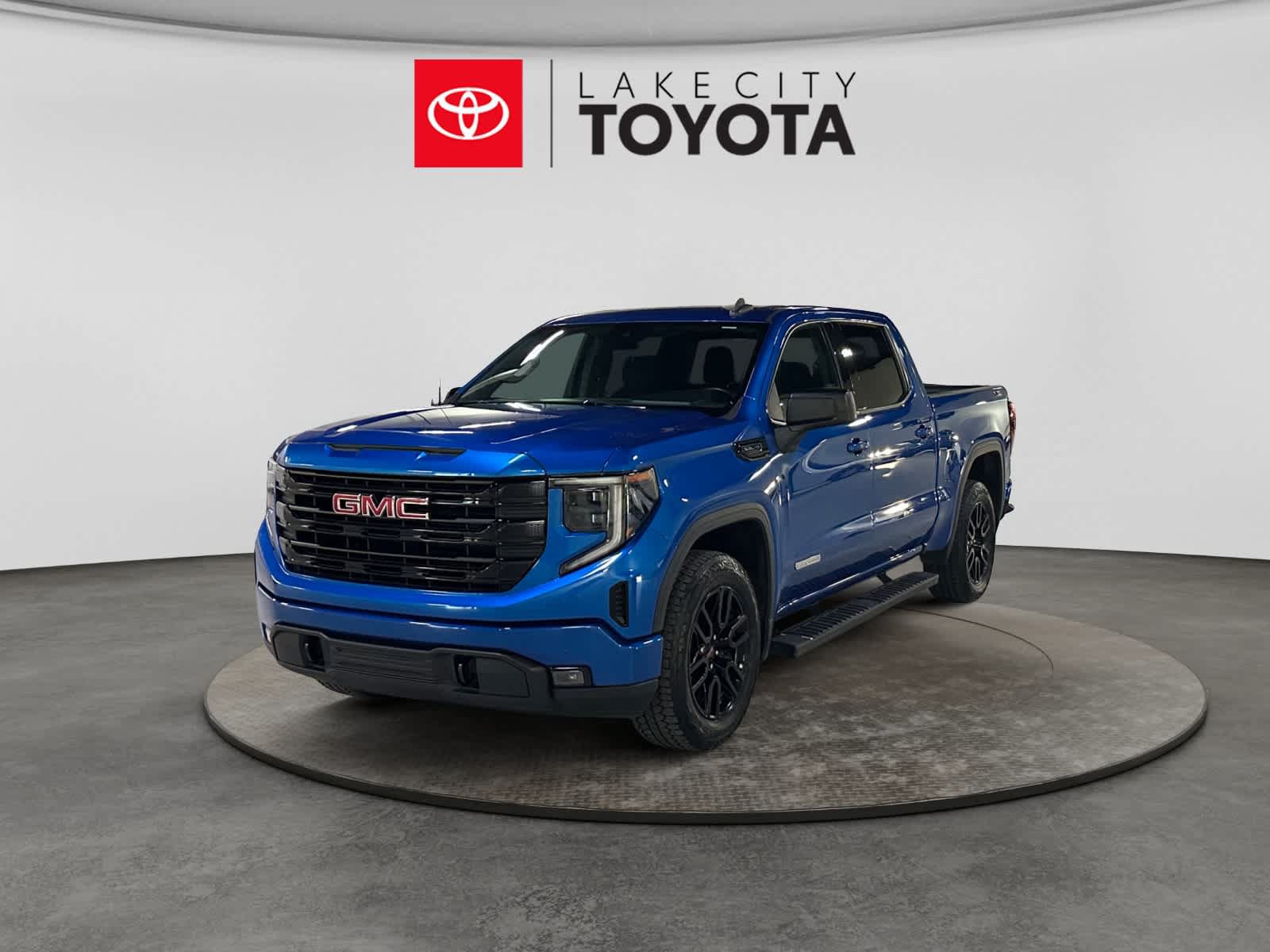 Used 2023 GMC Sierra 1500 Elevation w/ X31 Off-Road Package AWD/4WD image 1