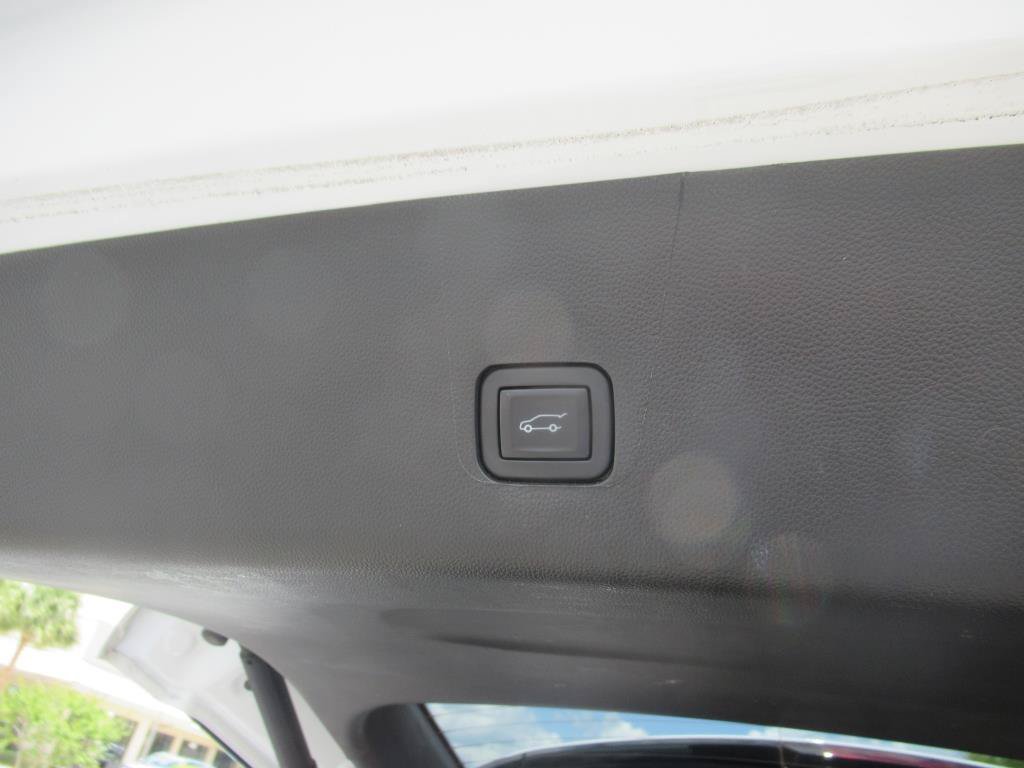 Certified 2023 Chevrolet Traverse LT FWD image 31
