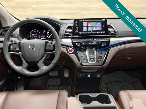 Used 2025 Honda Odyssey Touring image 2