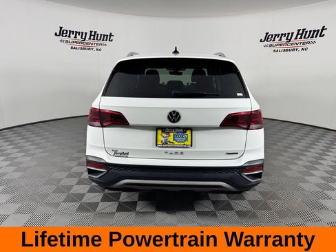 Used 2022 Volkswagen Taos SE w/ Panoramic Sunroof Package image 8