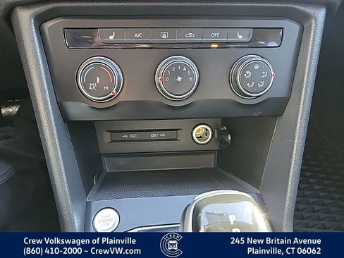 Certified 2022 Volkswagen Taos SE image 9