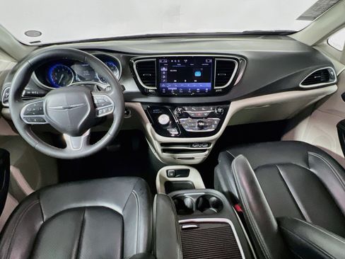 Used 2023 Chrysler Pacifica Touring-L FWD image 29