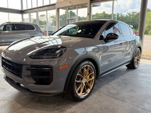Used 2024 Porsche Cayenne Turbo GT AWD/4WD image 4