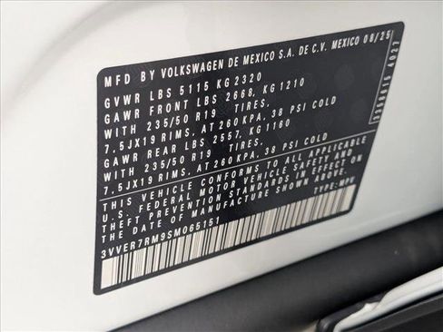 New 2025 Volkswagen Tiguan SE image 17