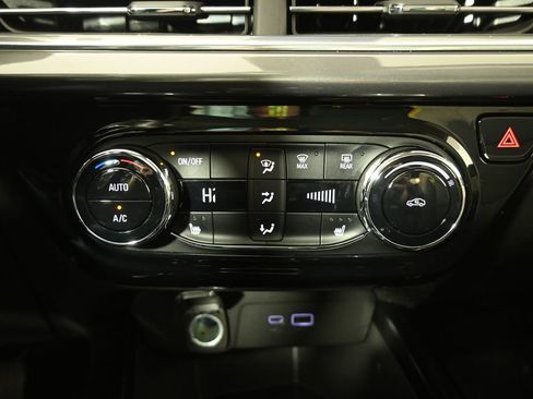 Used 2024 Chevrolet Trax ACTIV w/ Driver Confidence Package image 28