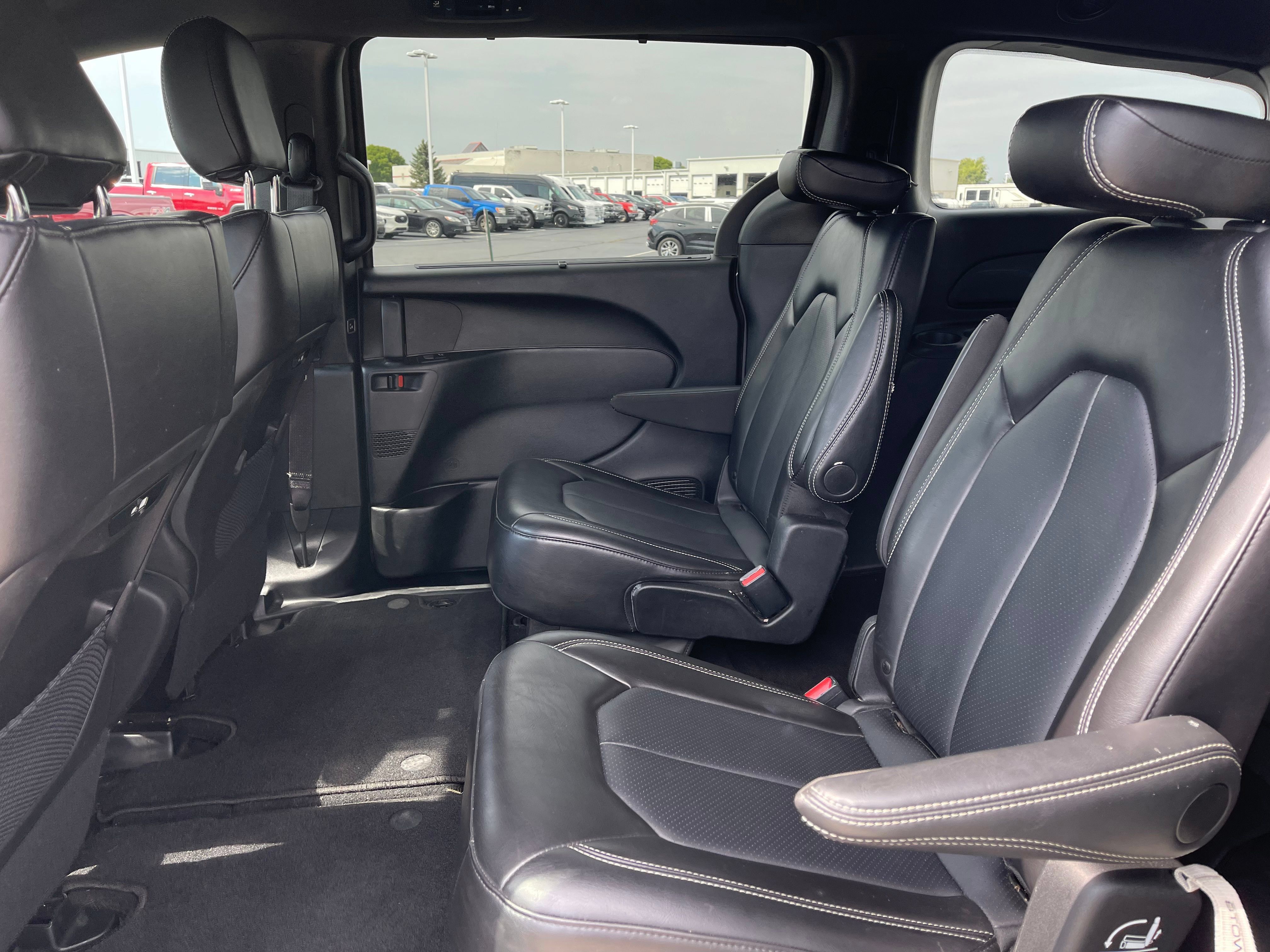 Used 2025 Chrysler Pacifica Select FWD image 15