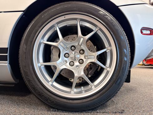 Used 2005 Ford GT RWD image 20