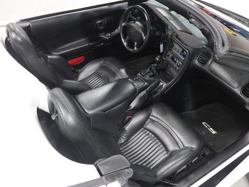 Used 2004 Chevrolet Corvette Convertible w/ Preferred Equipment Group RWD image 87