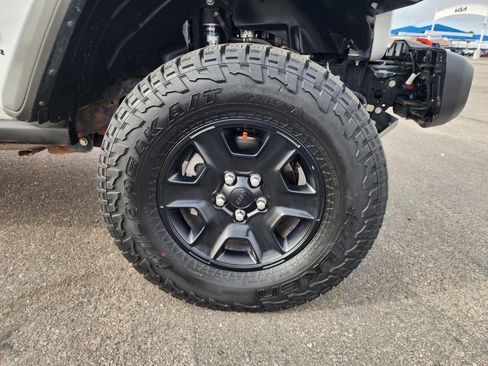 Used 2021 Jeep Gladiator Mojave image 11