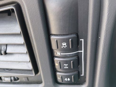 Used 2004 Chevrolet Suburban LT w/ Preferred Equipment Group image 34