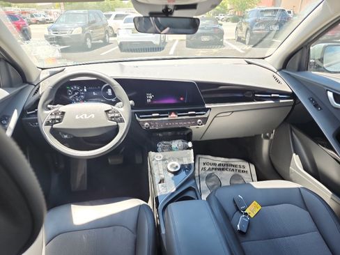 Used 2023 Kia Niro Wind w/ Wind Preserve Package FWD image 14