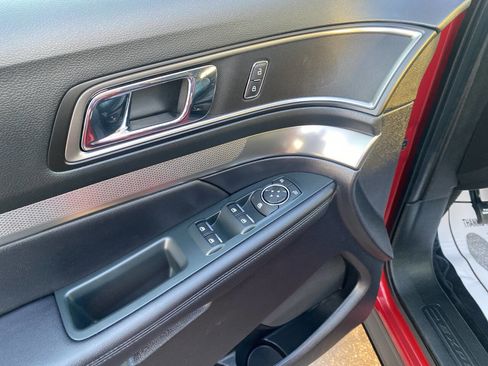 Used 2018 Ford Explorer XLT w/ Equipment Group 202A image 27