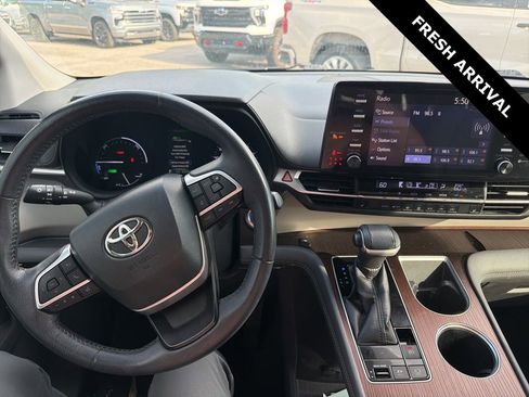 Used 2021 Toyota Sienna XLE FWD image 14