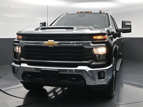 Used 2025 Chevrolet Silverado 2500 LT w/ Texas Edition AWD/4WD image 18