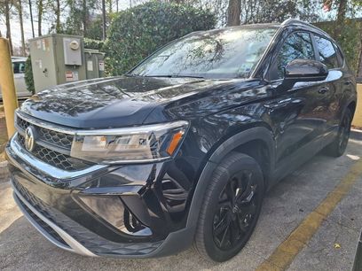 Used 2022 Volkswagen Taos SE w/ Panoramic Sunroof Package