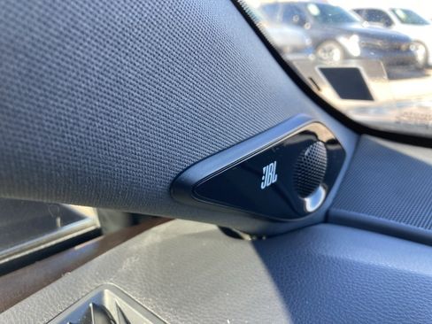 Used 2022 Toyota Avalon Limited image 13