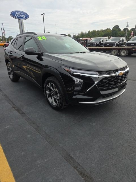 Used 2024 Chevrolet Trax LT FWD image 3