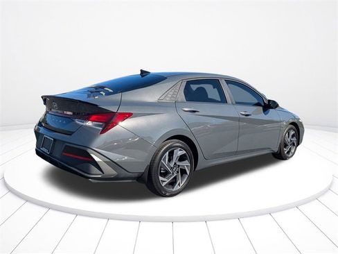 Used 2025 Hyundai Elantra Sport image 8