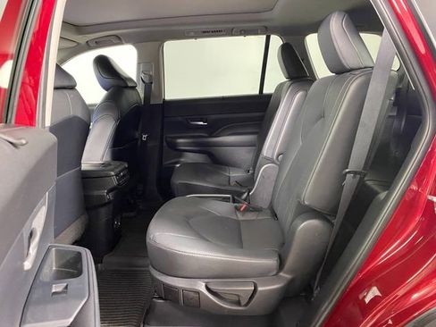 Used 2024 Toyota Grand Highlander AWD image 13