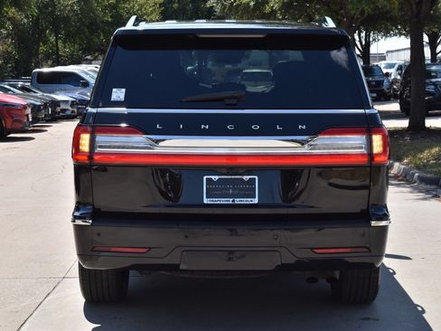 Used 2021 Lincoln Navigator Reserve w/ Luxury Package AWD/4WD image 9