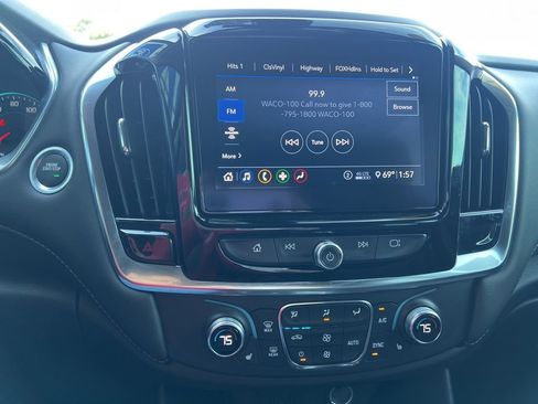 Used 2021 Chevrolet Traverse LT image 13