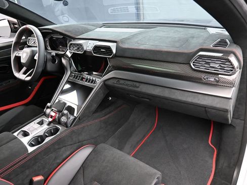 Used 2024 Lamborghini Urus Performante image 35