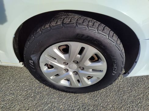 Used 2018 Dodge Grand Caravan SE w/ UConnect Hands-Free Group image 20