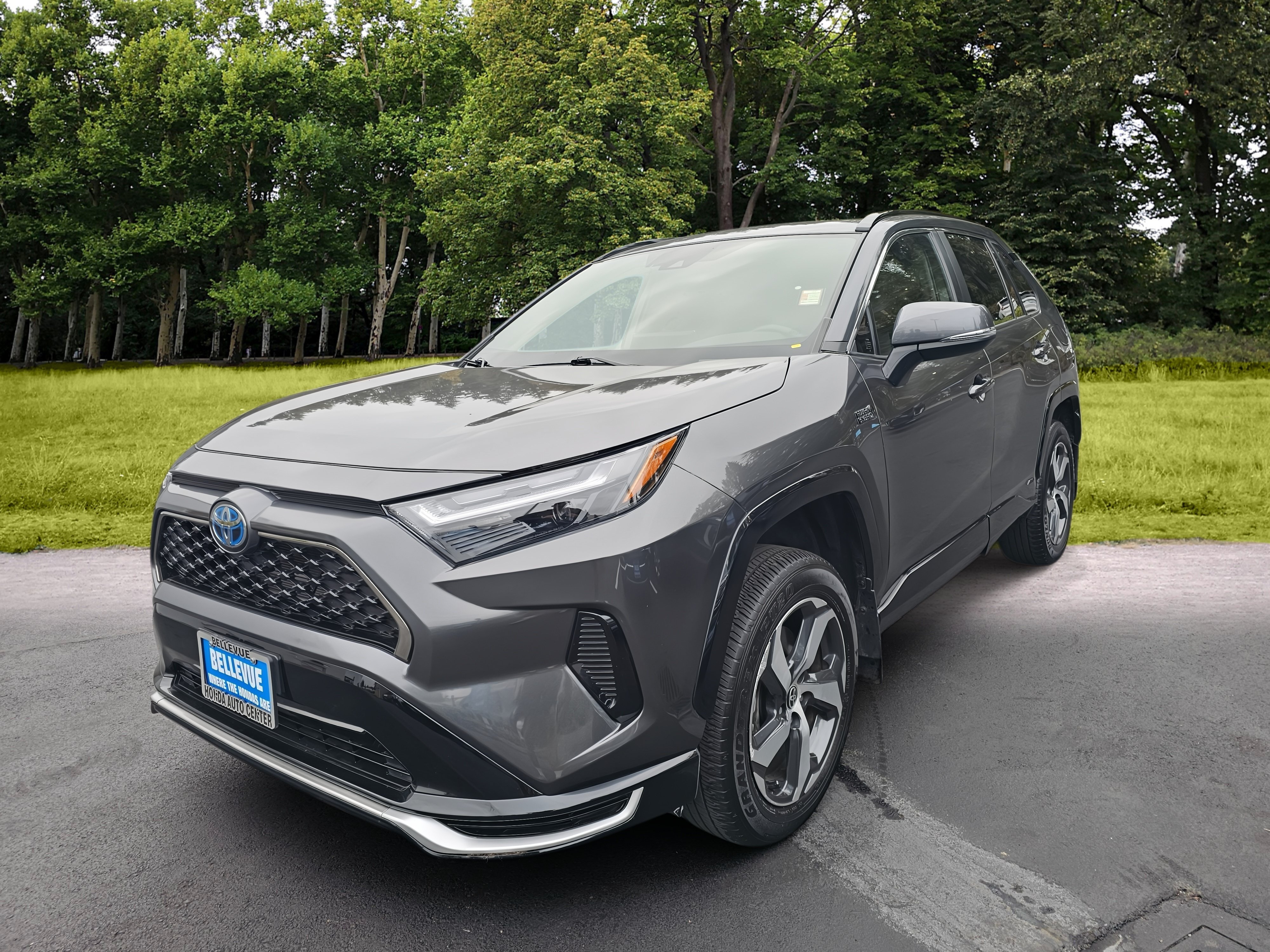 Used 2023 Toyota RAV4 SE w/ Weather & Moonroof Package AWD/4WD image 3