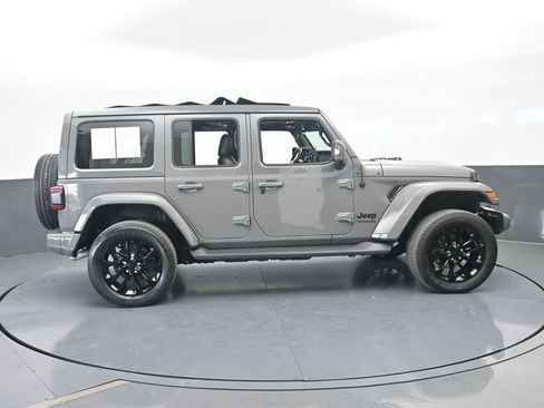Used 2022 Jeep Wrangler Unlimited Sahara AWD/4WD image 7