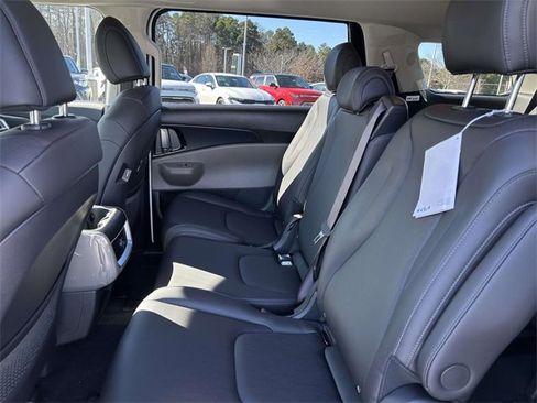 New 2026 Kia Carnival LXS image 5