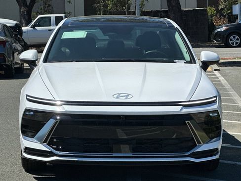 New 2025 Hyundai Sonata Limited image 9
