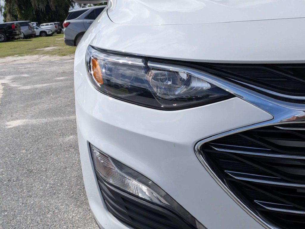 Used 2025 Chevrolet Malibu LT FWD image 9