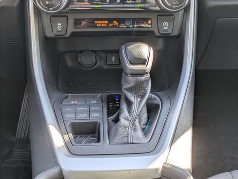 Used 2021 Toyota RAV4 XLE image 20