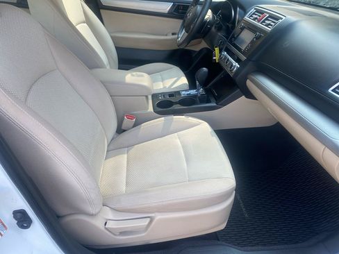 Used 2017 Subaru Outback 2.5i AWD/4WD image 7