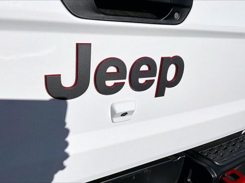 Used 2025 Jeep Gladiator Rubicon image 25
