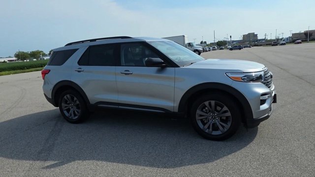 Used 2024 Ford Explorer XLT w/ Equipment Group 202A RWD image 9