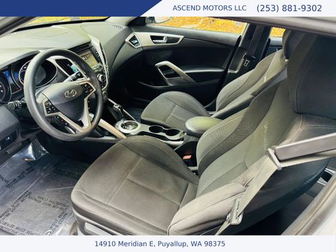 Used 2016 Hyundai Veloster image 9