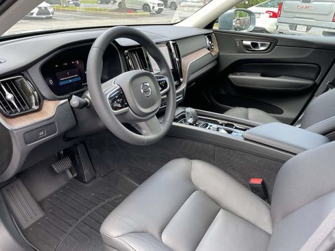 Used 2023 Volvo XC60 B5 Plus w/ Climate Package AWD/4WD image 13