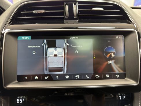 Used 2020 Jaguar F-PACE SVR image 22