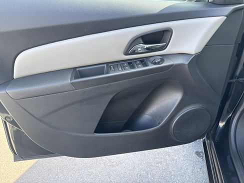 Used 2016 Chevrolet Cruze LS image 15