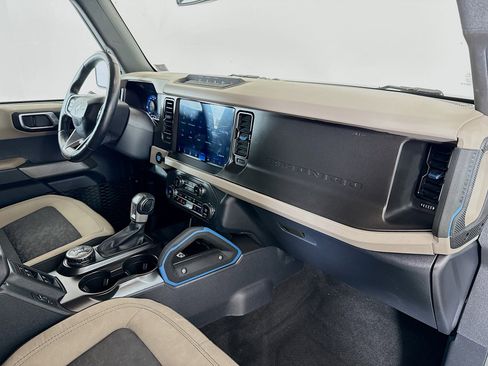 Used 2023 Ford Bronco Wildtrak image 27