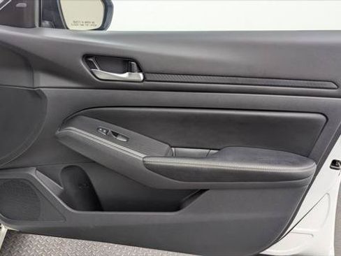 Used 2024 Nissan Altima 2.5 SV FWD image 22