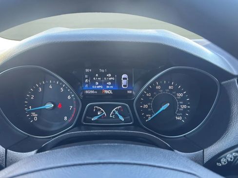 Used 2018 Ford Focus SE FWD image 12